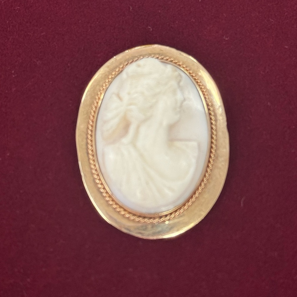 Vintage 14k Gold Cameo Pendant